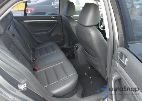 2009 Volkswagen Jetta Wolfsburg Edition z USA, uszkodzony, nr VIN 3VWRA71KX9M048853